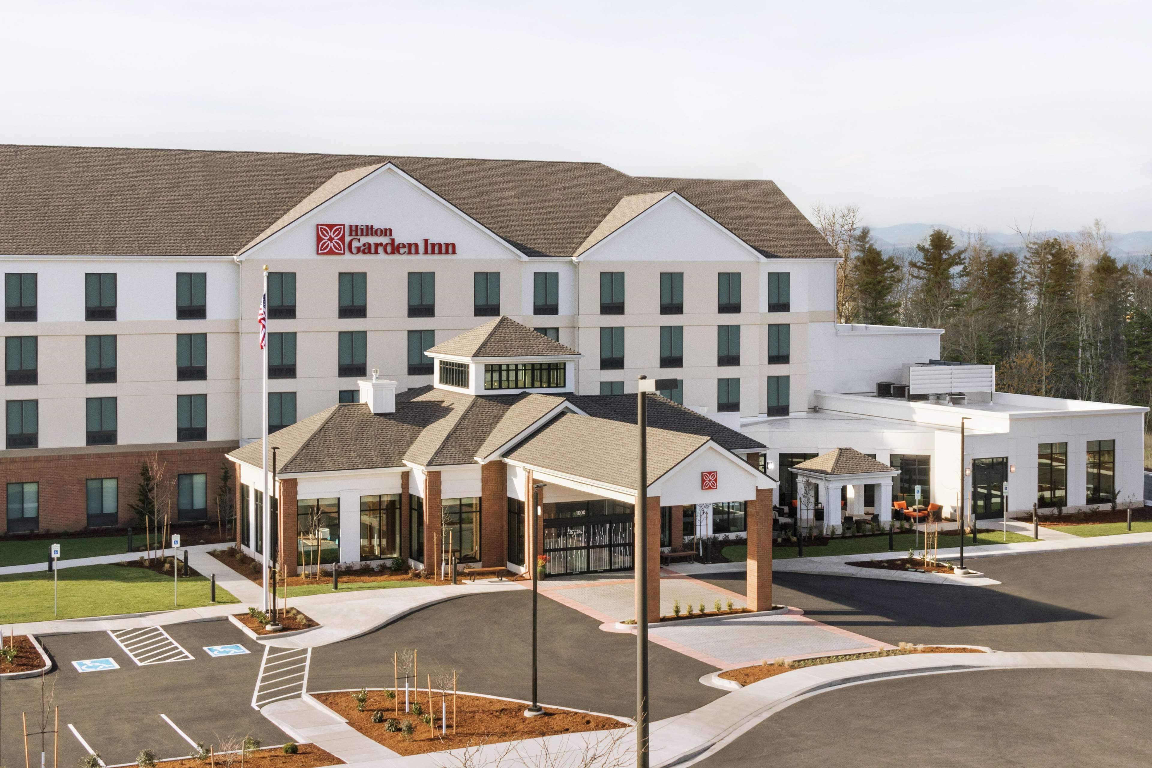 Hilton Garden Inn Medford Exterior photo