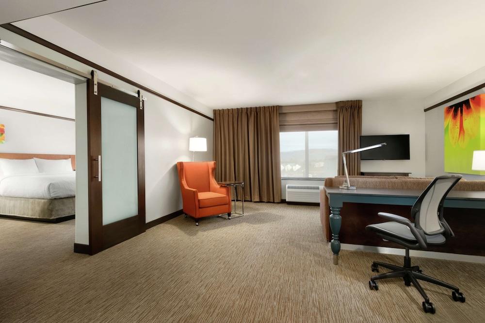 Hilton Garden Inn Medford Exterior photo