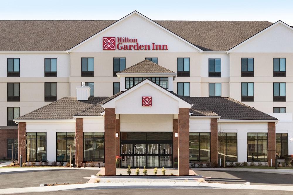 Hilton Garden Inn Medford Exterior photo