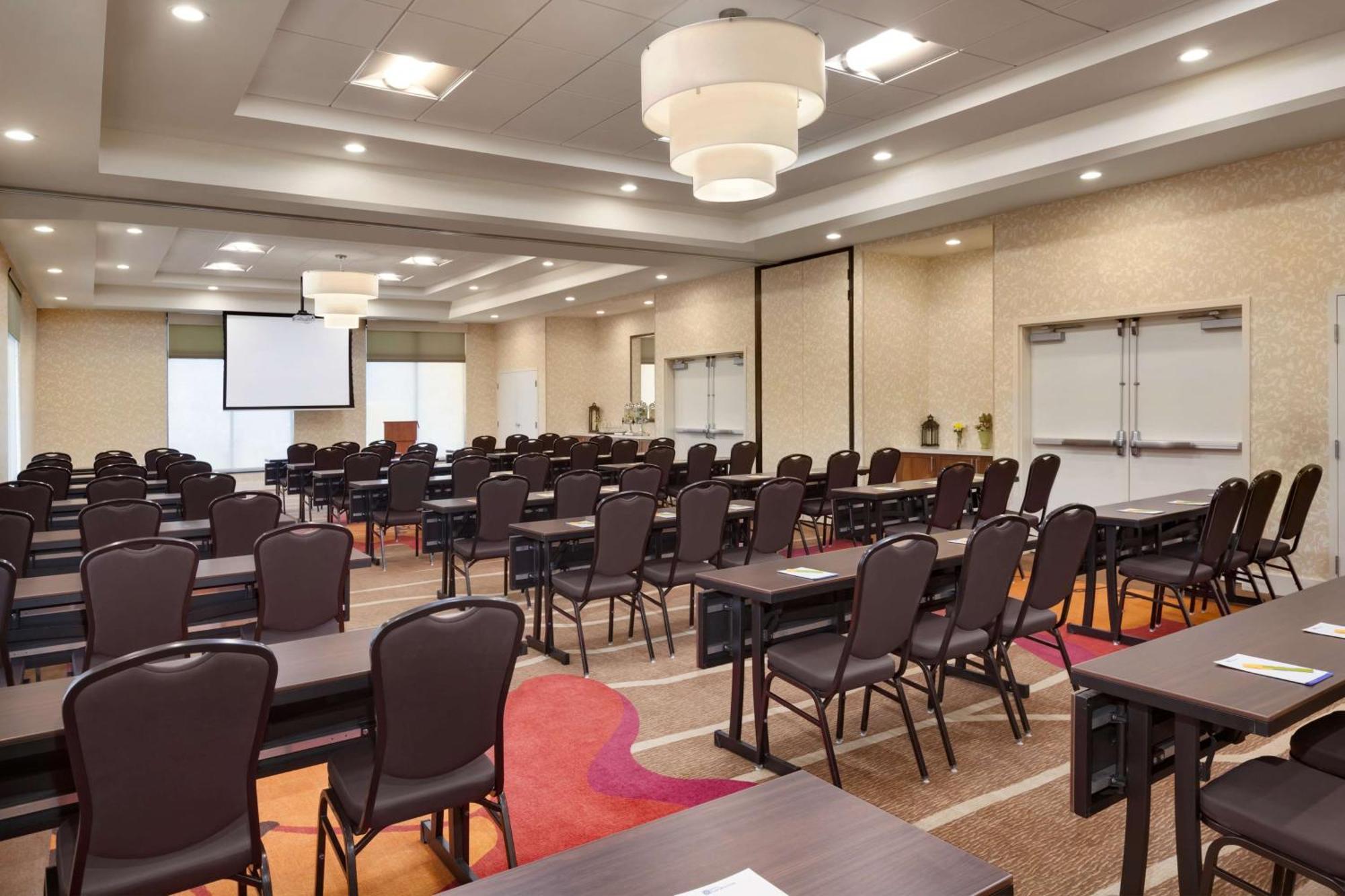 Hilton Garden Inn Medford Exterior photo