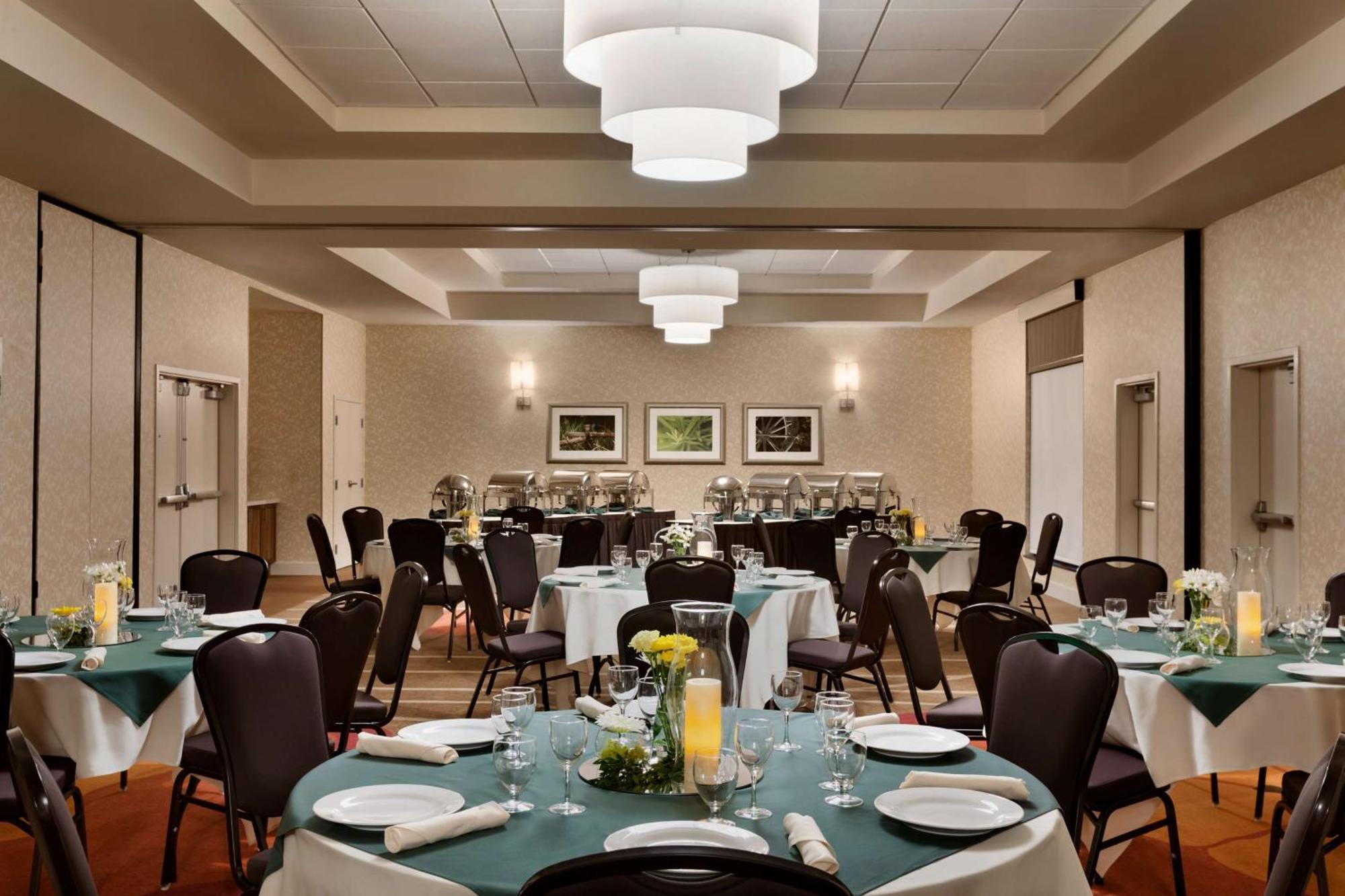Hilton Garden Inn Medford Exterior photo