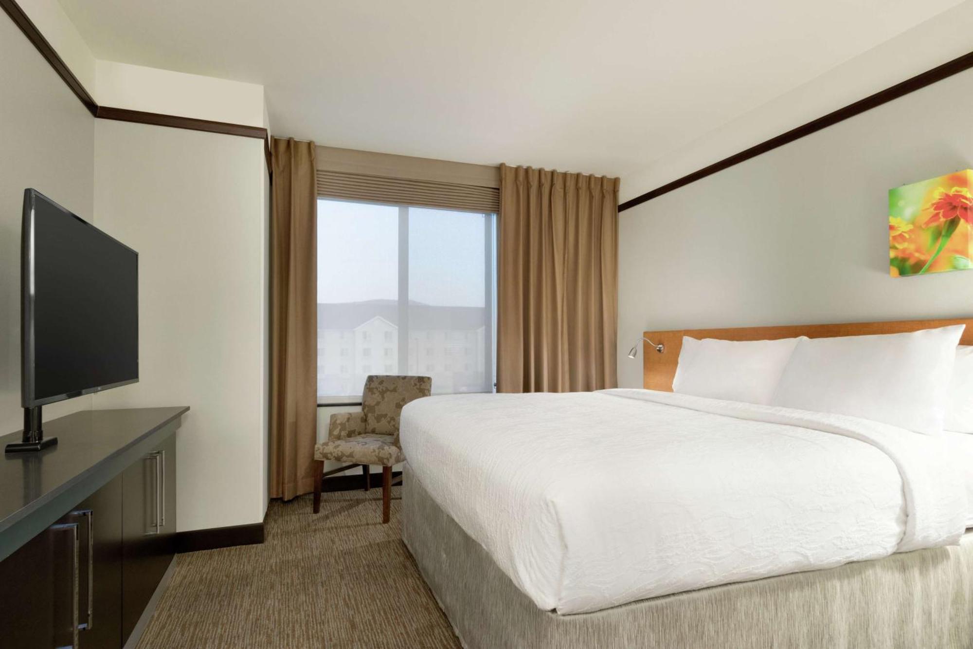 Hilton Garden Inn Medford Exterior photo