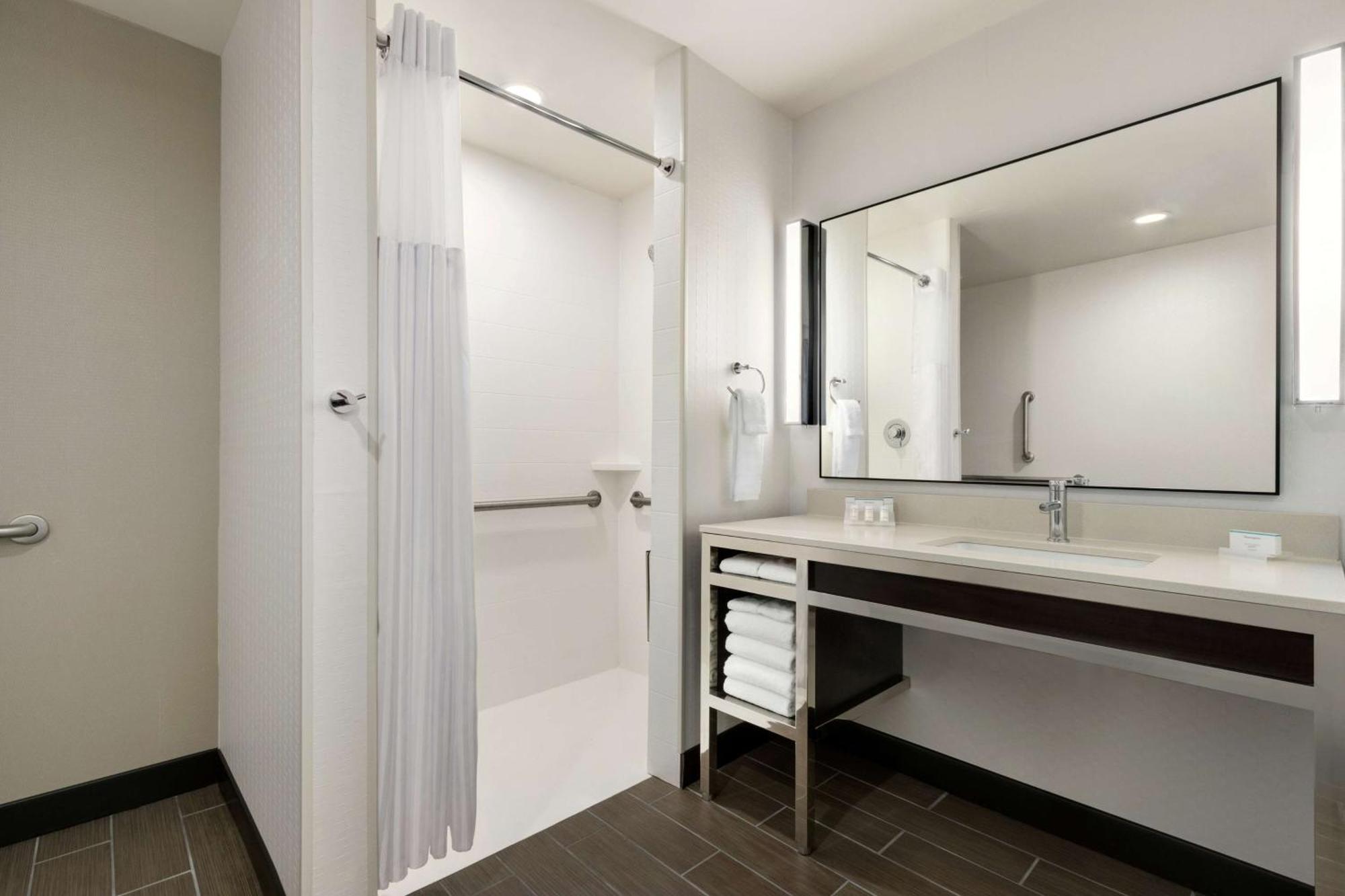 Hilton Garden Inn Medford Exterior photo