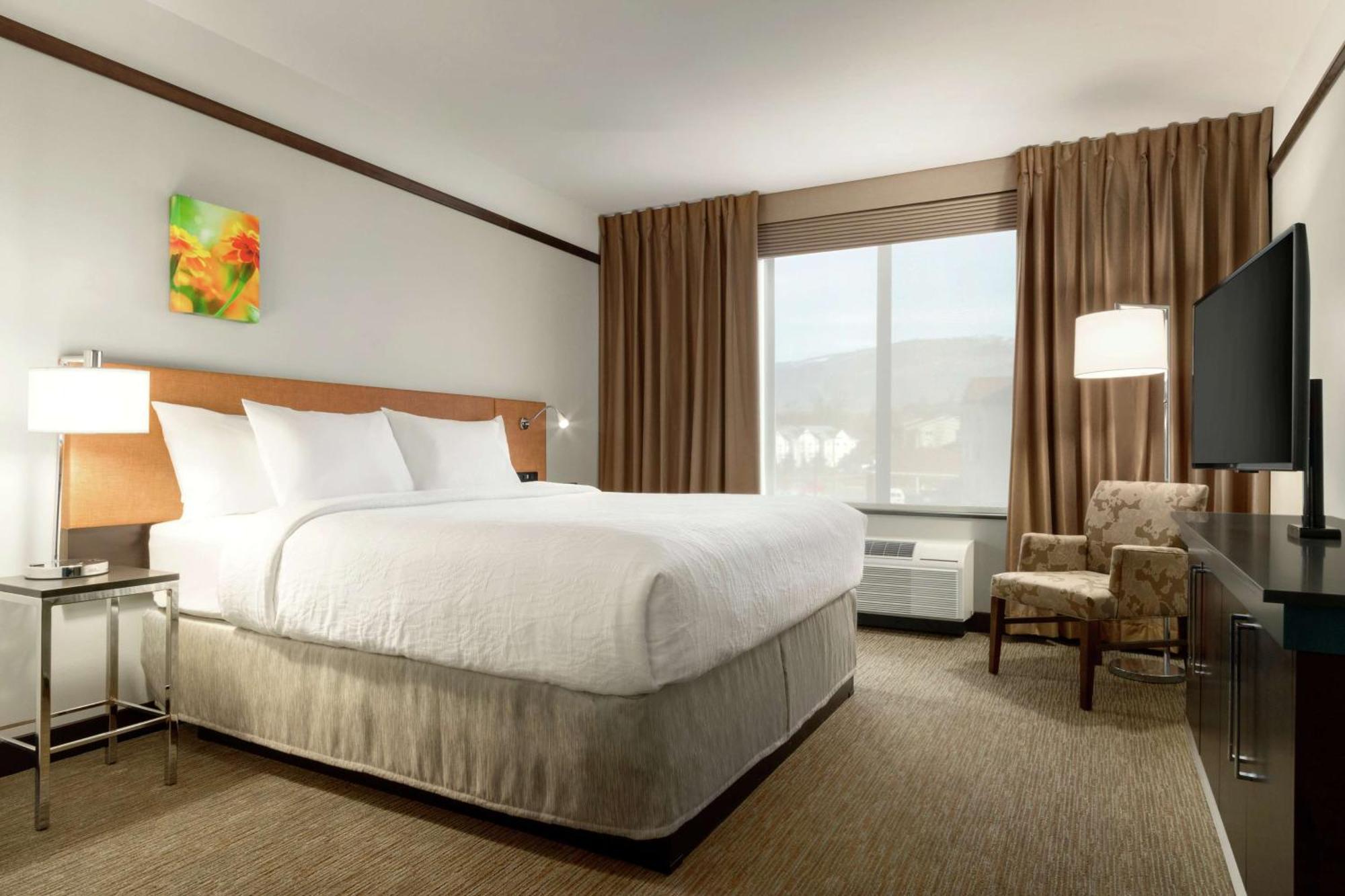 Hilton Garden Inn Medford Exterior photo